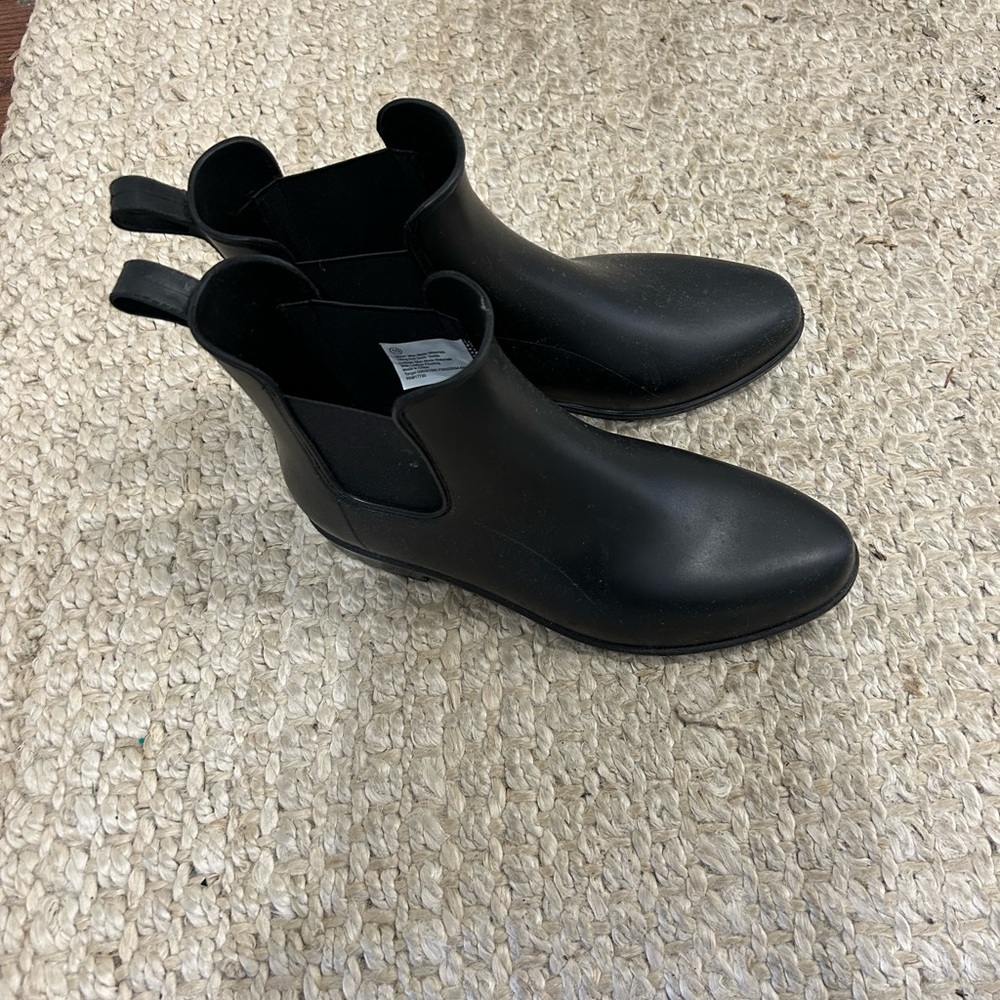 Black Chelsea size 10 booties